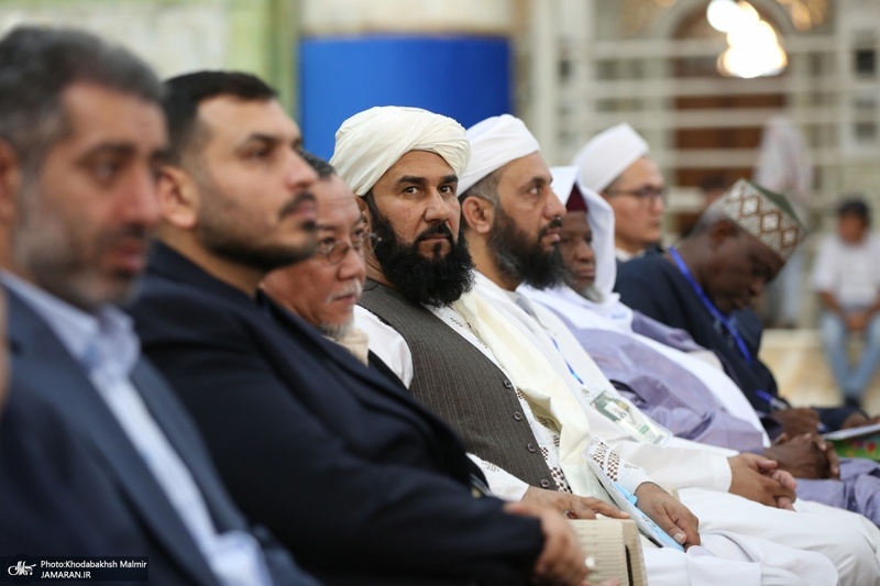 ادای احترام مهمانان خارجی کنفرانس وحدت اسلامی به مقام شامخ حضرت امام خمینی (س)