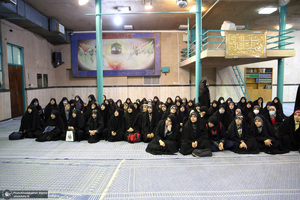 بازدید جمعی از دانش آموزان از بیت امام خمینی (س) در جماران 1