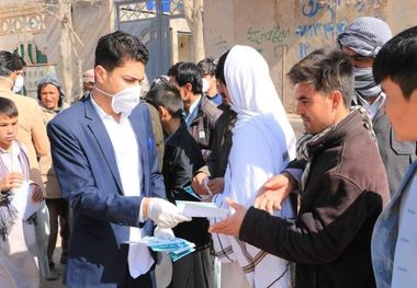 دو هزار ماسک رایگان در روستای سلطان‌آباد رخ توزیع شد