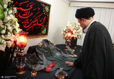 حضور سید حسن خمینی در منزل سردار شهید حسین سلامی 