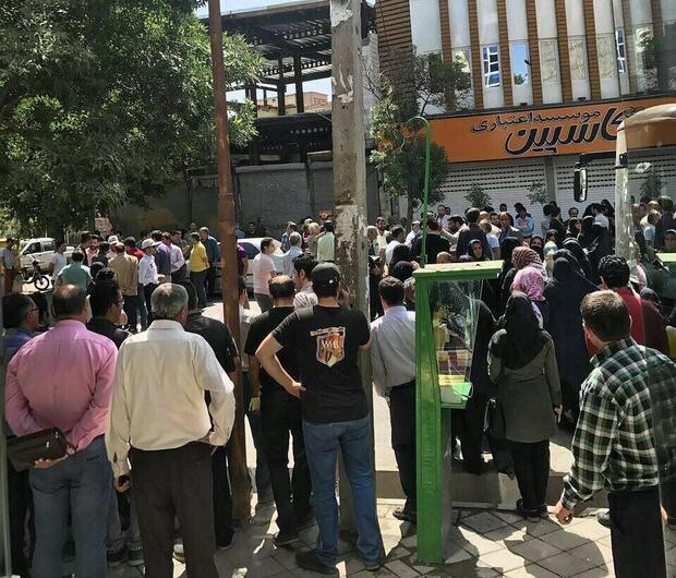 تجمع اعتراضی مالباختگان موسسه کاسپین در اردبیل/ عکس