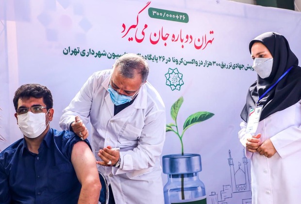 شهردار تهران، متصدی تزریق واکسن کرونا شد