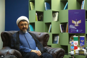 بازدید سرپرست موسسه تنظیم و نشر آثار حضرت امام خمینی(ره) از نمایشگاه کتاب