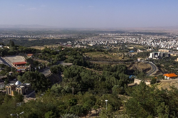 علاقمندی اتباع خارجی برای خرید ملک در همدان    فرماندار : بعید  می دانم   نماینده مجلس : شخصاً پیگیری خواهم کرد