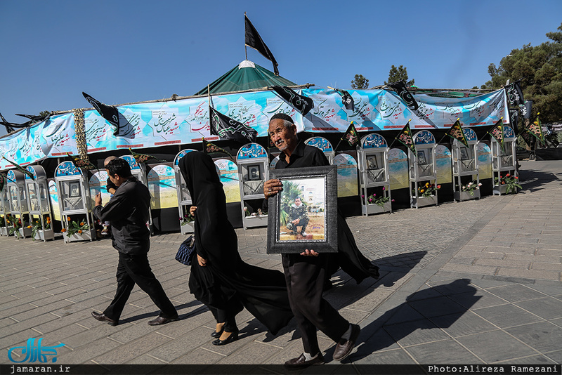 غبارروبی و عطرافشانی قبور مطهر شهدا 