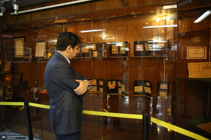 بازدید عبدالکریم حسین‌زاده، معاون امور توسعه روستایی و مناطق محروم کشور  از بیت امام خمینی (س) در جماران