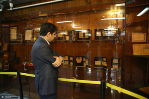 بازدید عبدالکریم حسین‌زاده، معاون امور توسعه روستایی و مناطق محروم کشور  از بیت امام خمینی (س) در جماران