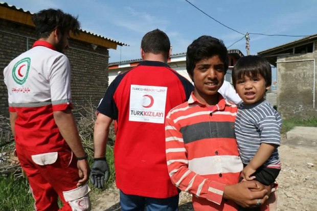 کمک های اهدایی هلال احمر ترکیه در آق قلا توزیع شد