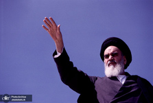 امام خمینی در روز ورود به ایران: رژیم سلطنتی خلاف «قانون» و «قواعد عقلی» است