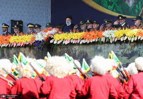 مراسم رژه نیروهای مسلح در جوار حرم امام خمینی (س)