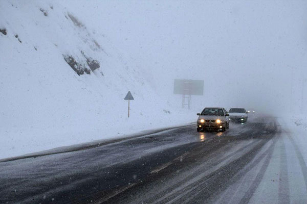 تردد در راه های ارتباطی استان کردستان با زنجیر چرخ امکان پذیر است