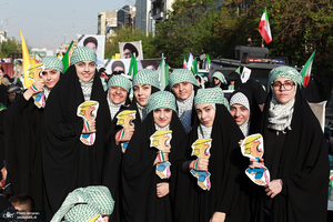 راهپیمایی دختران «جان‌فدای ایران» -۱