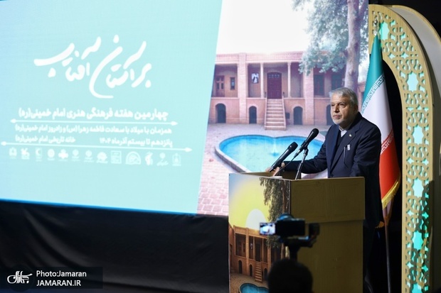 صالحی امیری: راه عبور از چالش‌ها بازگشت به اندیشه امام است/ آیت‌الله دری نجف‌آبادی: وظیفه داریم ابعاد شخصیت امام راحل را برای نسل‌های آینده بازخوانی و تبیین کنیم/ استاندار مرکزی: سالانه حدود ۲۵۰ هزار گردشگر از بیت تاریخی امام خمینی(ره) بازدید می‌کنند