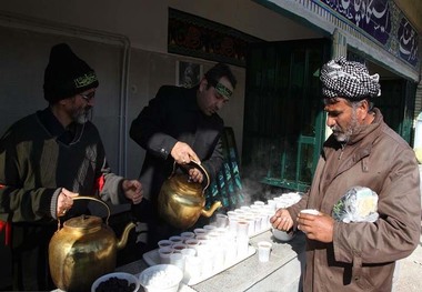 250 خادم رضوی به زائران اربعین حسینی در عراق خدمت می کنند