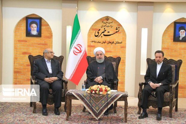 روحانی: تفویض اختیار به استان‌ها اجرای طرح‌ها را تسریع می‌کند