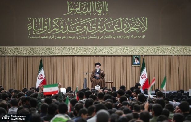 رهبر معظم انقلاب: اختلاف جمهوری اسلامی و آمریکا، ذاتی است و نه تاکتیکی/ ایران قوی؛ تنها راه‌حل مشکلات/ ۱۳ آبان روز افتخار و پیروزی است؛ این روز نباید از حافظه ملی پاک شود