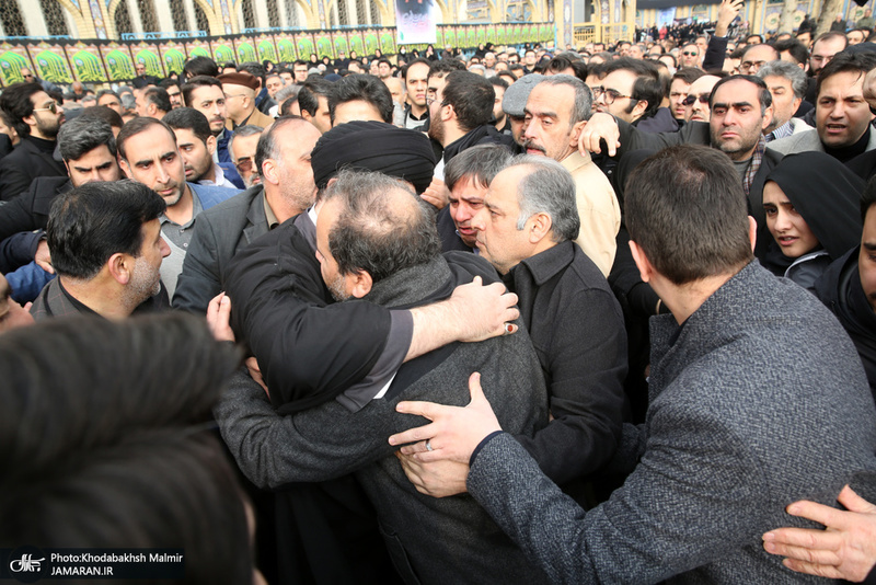 اقامه نماز سید حسن خمینی بر پیکر ٣ تن از شهدای سانحه هواپیمای اوکراینی