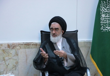 انتظار شهدا از مسئولان خدمت صادقانه است