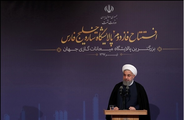رئیس‌جمهور روحانی:  گله‌ها، شکایت‌ها و فاصله‌ها را کنار بگذاریم/ وقت امتحان است؛ در برابر تحریم به جای پر شدن انبارها، بازار باید رنگین شود/ با صبر و مقاومت و گذشت، قطعا دشمن را می‌شکنیم