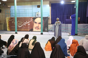 بازدید دانشجویان بین المللی سراسر کشور از بیت امام خمینی (س) در جماران