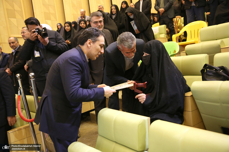 تجلیل از خانواده معظم شهدای خمین در بیت تاریخی امام خمینی