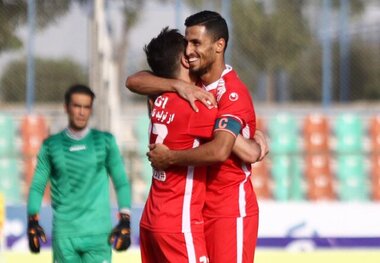برد یک نیمه ای پرسپولیس مقابل تراکتور
