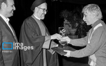 وقتی خاتمی «سیمرغ» را به بیضایی داد + تصاویر