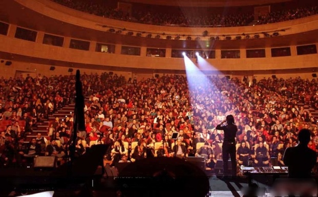 طنین آوای پاپ کنسرت ماهان شجاعی در تالار حافظ شیراز