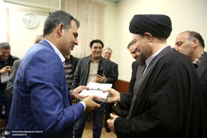 دیدارمدیران و جمعی از اعضای تحریه موسسه مطبوعاتی ایران و خبرگزاری ایرنا با سید حسن خمینی