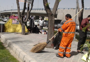 مطالبات کارگران مناطق شهرداری اهواز برای دریافت مزایا است