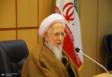 آیت الله العظمی جوادی آملی: اگر اتحاد نباشد، دیگر سرمایهها نیز از بین خواهند رفت/ باید با مخالفان هم گفتگو کرد/ در برابر دشمن خارجی باید محکم ایستاد و پاسخ قاطع داد