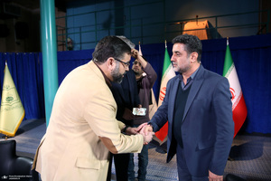 گفتگو حضور با تاجگردون