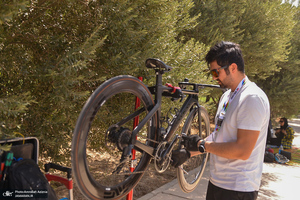 آخرین روز مسابقات دوچرخه سواری قهرمانی کشور جاده بانوان در حرم مطهر امام خمینی(س)