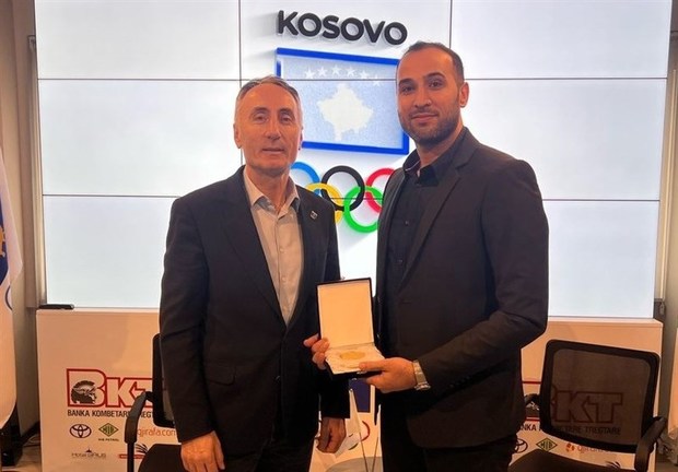 یک ایرانی روی نیمکت تکواندو کوزوو