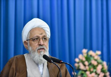 امام جمعه شیراز: اعتماد به آمریکا خسارت است