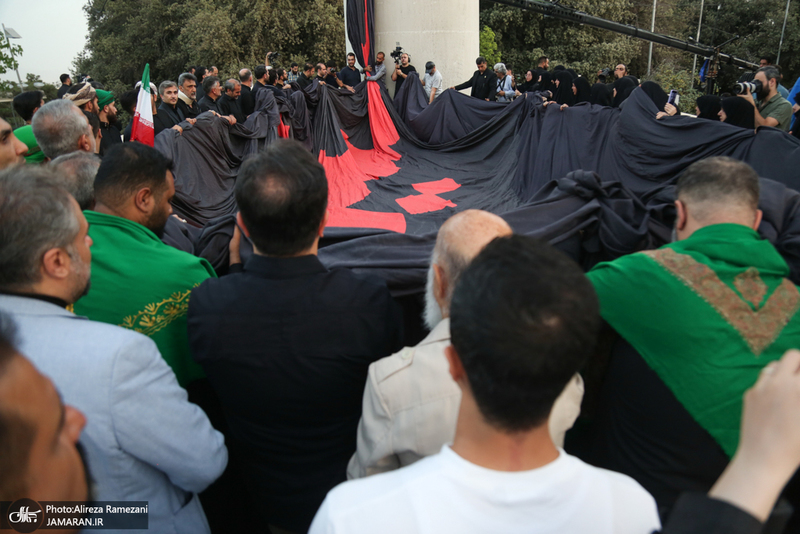 مراسم اهتزاز بزرگترين پرچم عزاداری در تهران