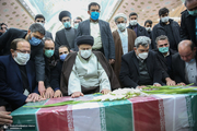 صور من مراسم الوداع مع الجثمان الطاهر للشهید فخری زاده فی مرقد الامام الخمینی