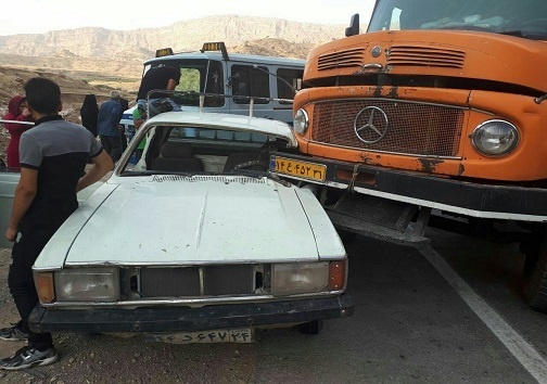 مصدومیت ۷ نفر در محور پلدختر- خرم آباد بر اثر تصادف زنجیره‌ای