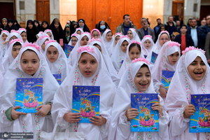 جشن عبادت و تکلیف فرزندان کارکنان معاونت پشتیبانی سپاه در حرم امام خمینی (س)