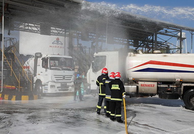 مانور اطفای حریق در انبار نفت مرکزی ارومیه برگزار شد