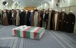 اقامه نماز رهبر انقلاب بر پیکر دو قاضی شهید