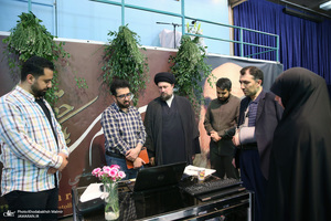بازدید سیدحسن خمینی از  کارگاه طراحی زندگی سیاسی و عرفانی امام خمینی (ره) در حسینیه جماران