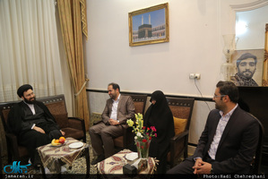 دیدار سید علی خمینی با خانواده شهیدان مهدی زین الدین و محمد جواد دل آذر