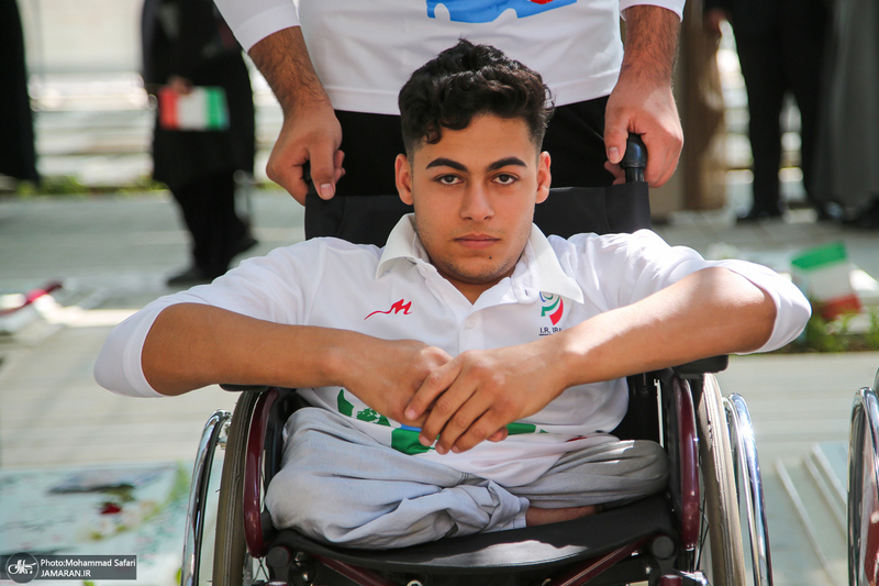 ادای احترام ورزشکاران و قهرمانان پارالمپیکی ایران به مقام شامخ شهدا