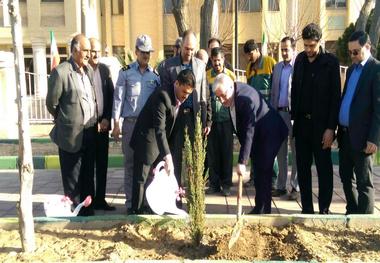 منابع طبیعی آران و بیدگل آماده نهالکاری در کانون های فرسایش بادی است