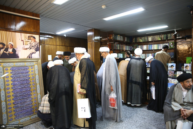 بازدید جمعی از علما کشور عراق از بیت امام خمینی (س)