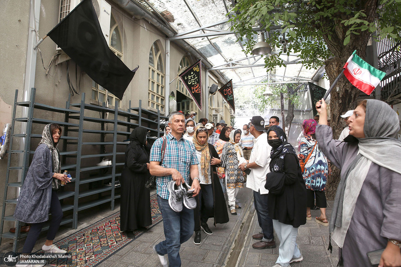 بازدید جمعی از گردشگران خارجی از بیت امام خمینی در جماران‎‎