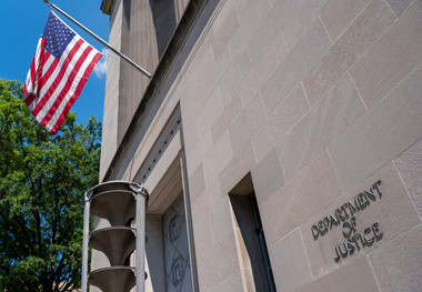 ترامپ مخالفان خود را در وزارت دادگستری آمریکا پاکسازی می کند