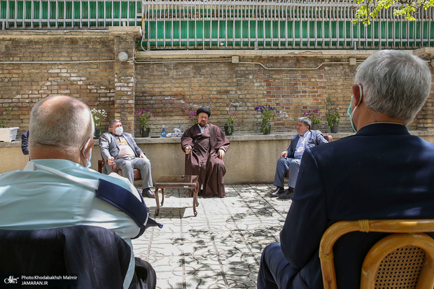 روزنامه اعتماد: فعالیت های سیاسی-انتخاباتی سید حسن خمینی متوقف نمی شود