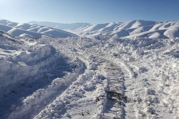 بارش برف راه ارتباطی ۱۵۰ روستای قزوین را مسدود کرد